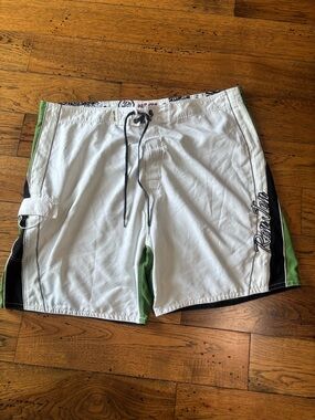 Y2K Ron Jon Men’s White & Green Boardshorts with Logo Size 44